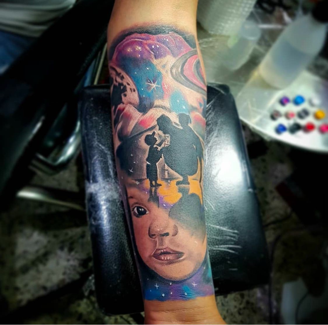 Tatuaje artístico personalizado en Royal Brand Valencia